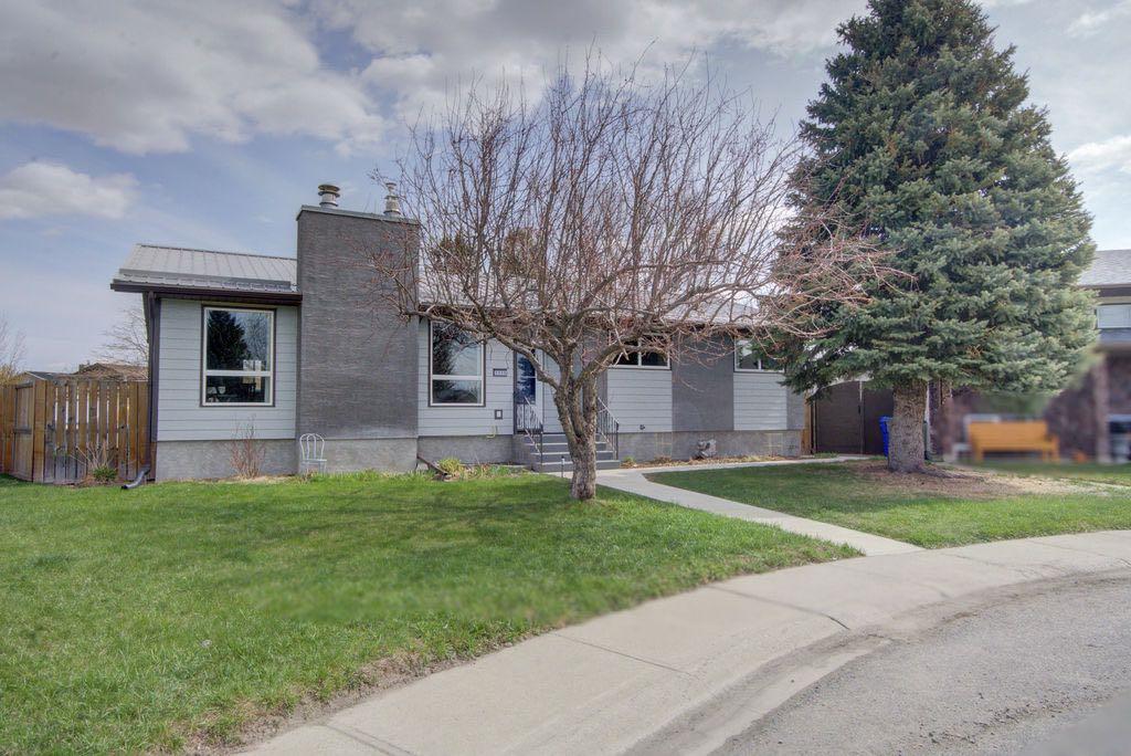 Picture of 5338 5 Street W, Claresholm Real Estate Listing