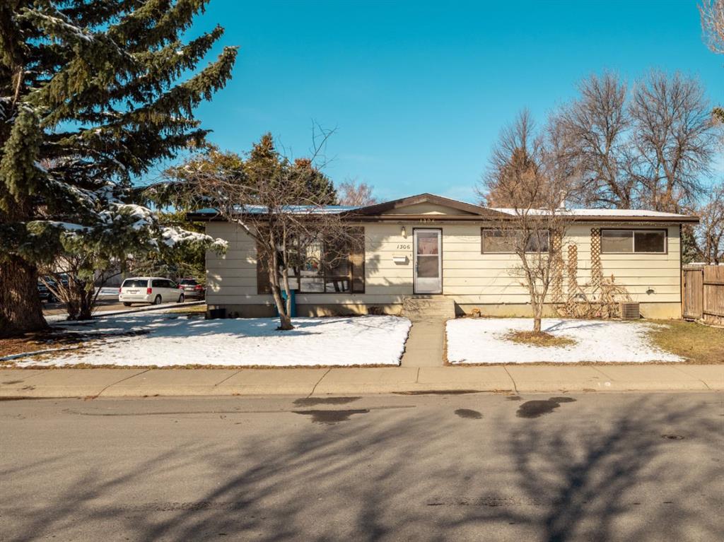 Picture of 1306 27 Street N, Lethbridge Real Estate Listing