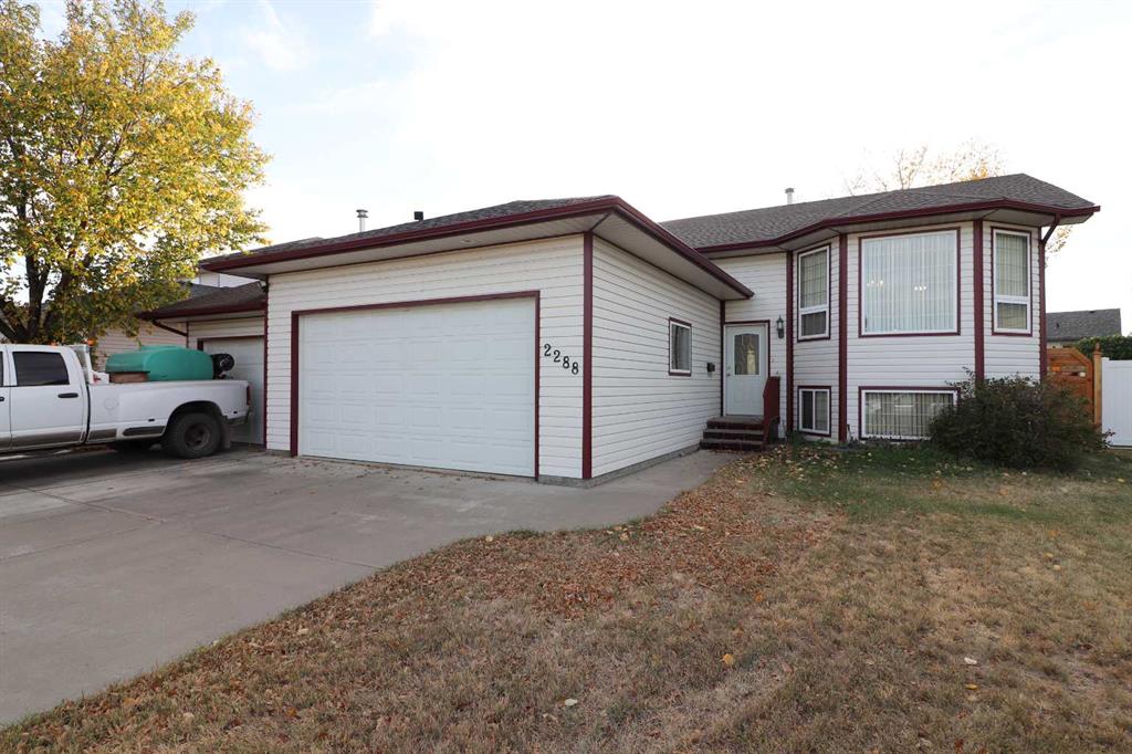 Picture of 2288 7 Avenue NE, Medicine Hat Real Estate Listing