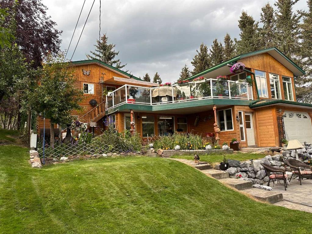 Picture of 203 2 Street NE, Sundre Real Estate Listing