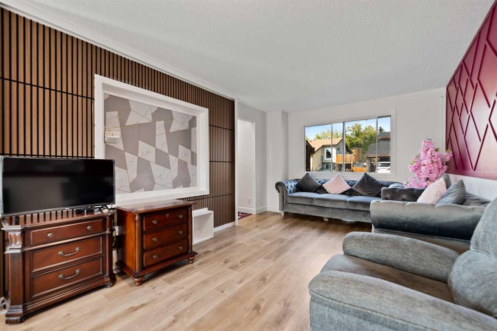 Picture of 40 Pinecliff Close NE, Calgary Real Estate Listing