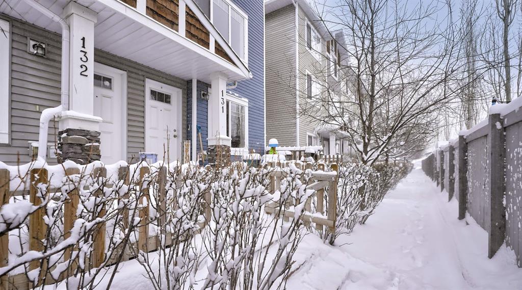 Picture of 131, 2802 Kings Heights Gate SE, Airdrie Real Estate Listing