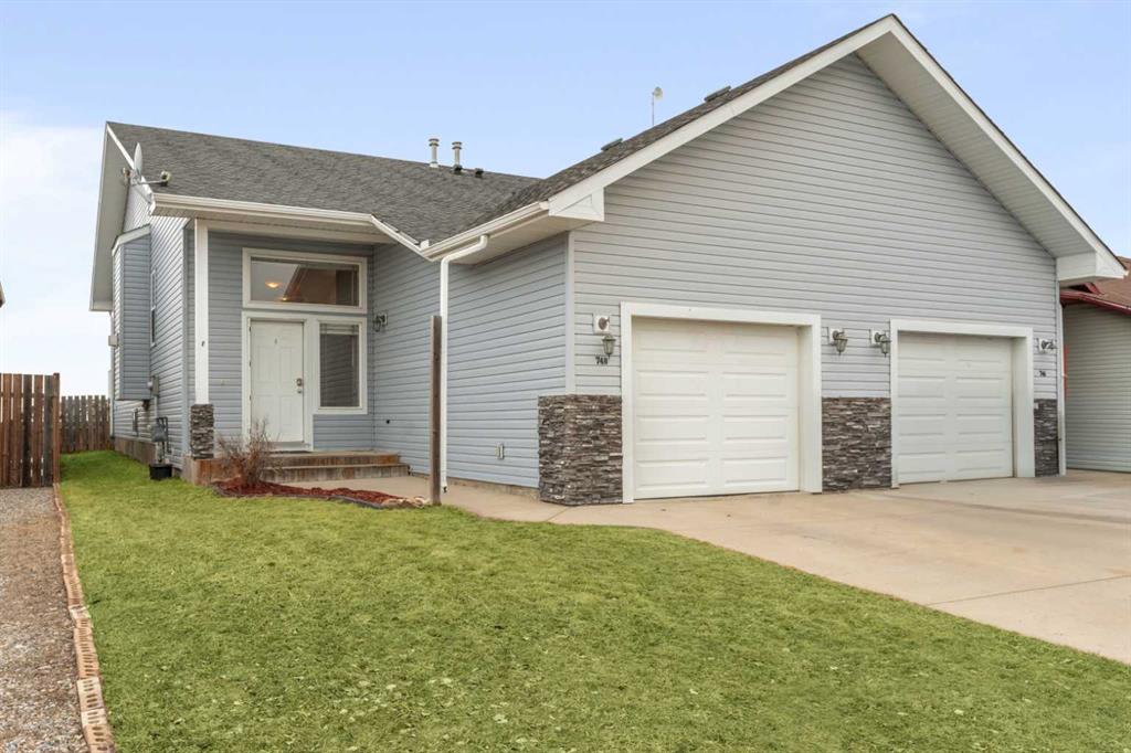 Picture of 748 Carriage Lane Drive , Carstairs Real Estate Listing