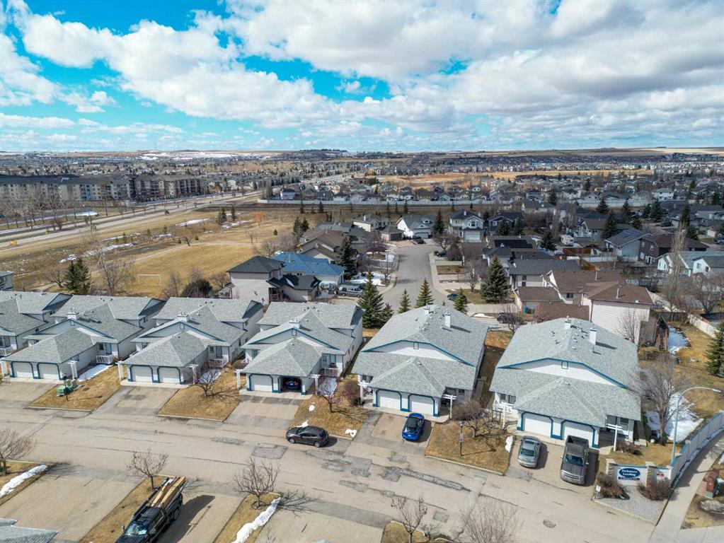 Picture of 4, 33 Stonegate Drive NW, Airdrie Real Estate Listing