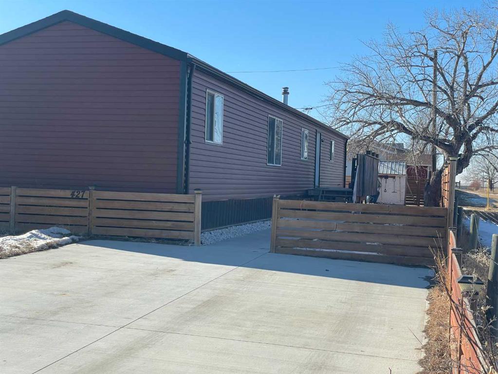 Picture of 427 Main Street N, Redcliff Real Estate Listing