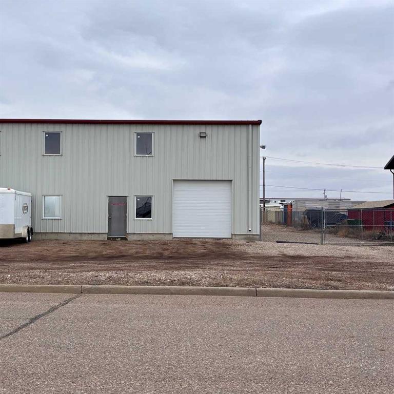 Picture of 2, 1451 Brier Estates Crescent NW, Medicine Hat Real Estate Listing