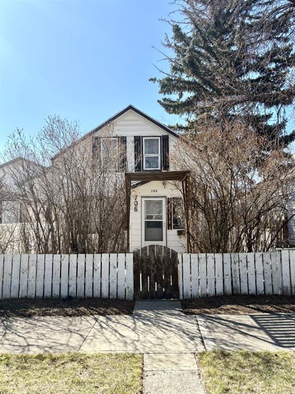 Picture of 706 12 Street N, Lethbridge Real Estate Listing