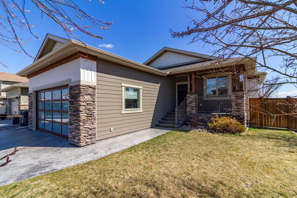 Picture of 126 Riverine Lane W, Lethbridge Real Estate Listing