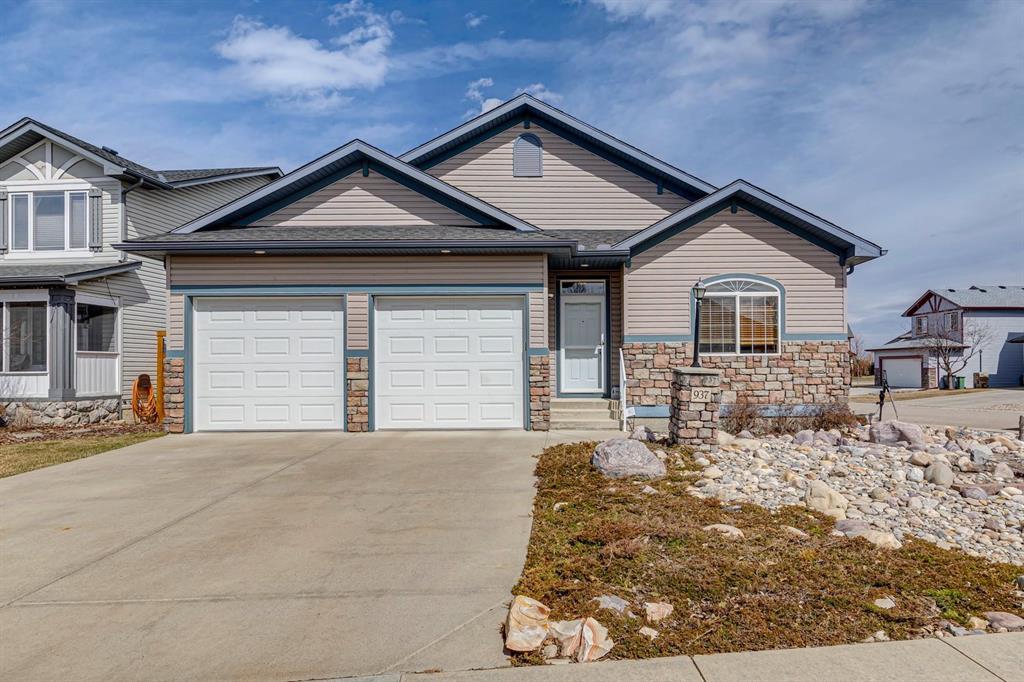 Picture of 937 Cimarron Park Close , Okotoks Real Estate Listing