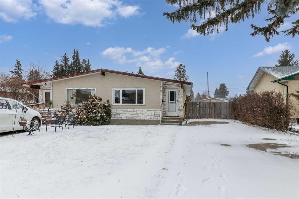 Picture of 5629 56 Ave  , Lacombe Real Estate Listing