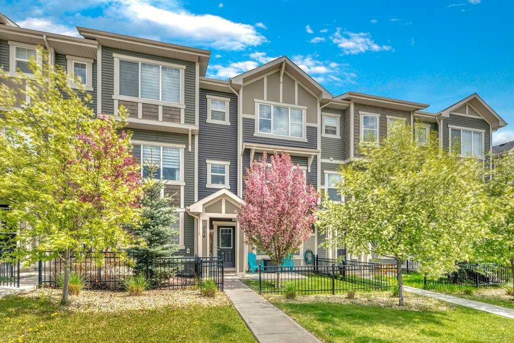 Picture of 204 Sundown Road , Cochrane Real Estate Listing