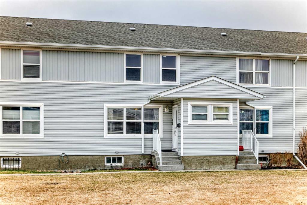 Picture of 10 Poplar Crescent , Springbrook Real Estate Listing