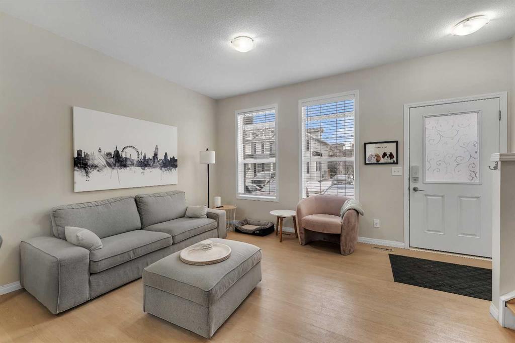 Picture of 1002, 1001 8 Street NW, Airdrie Real Estate Listing