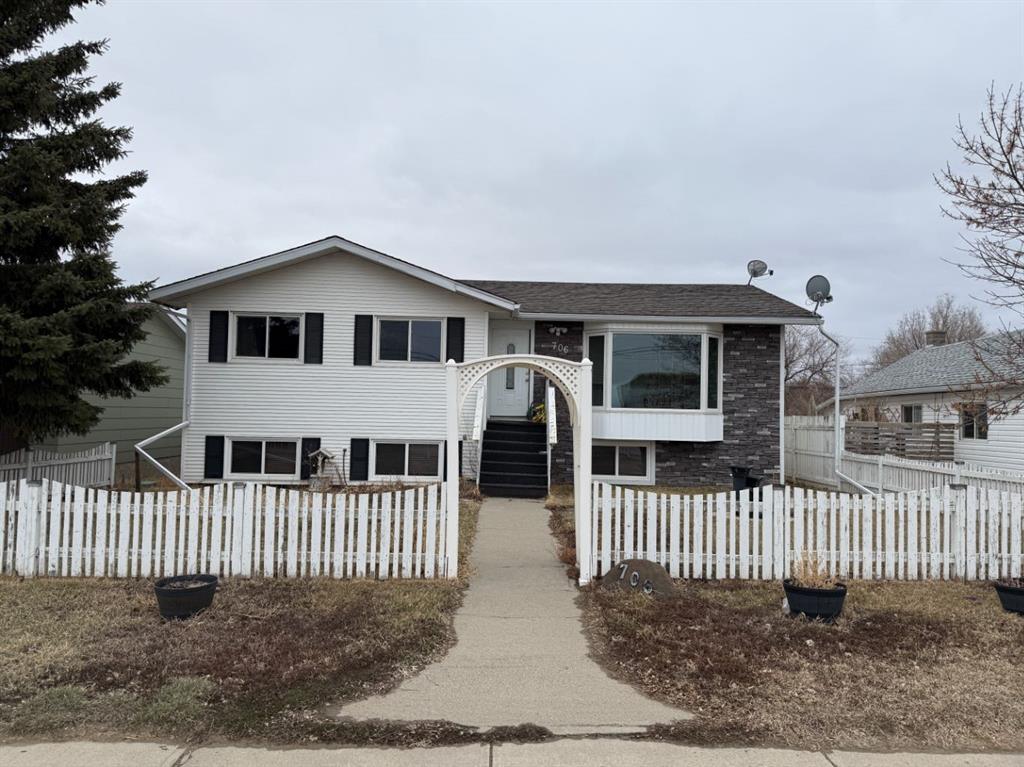 Picture of 706 2 Street SE  , Drumheller Real Estate Listing