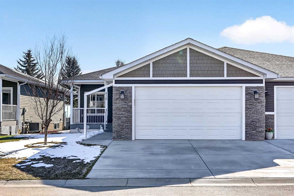 Picture of 812 Stone Garden Drive , Carstairs Real Estate Listing