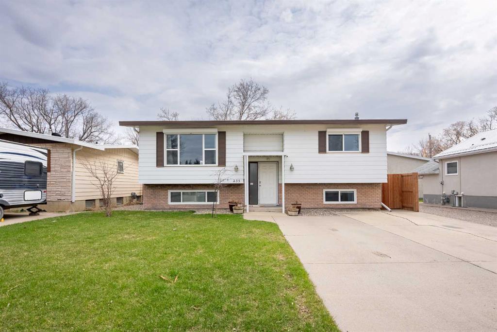 Picture of 235 15 Street N, Lethbridge Real Estate Listing