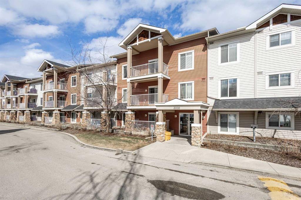 Picture of 3115, 70 Panamount Drive NW, Calgary Real Estate Listing