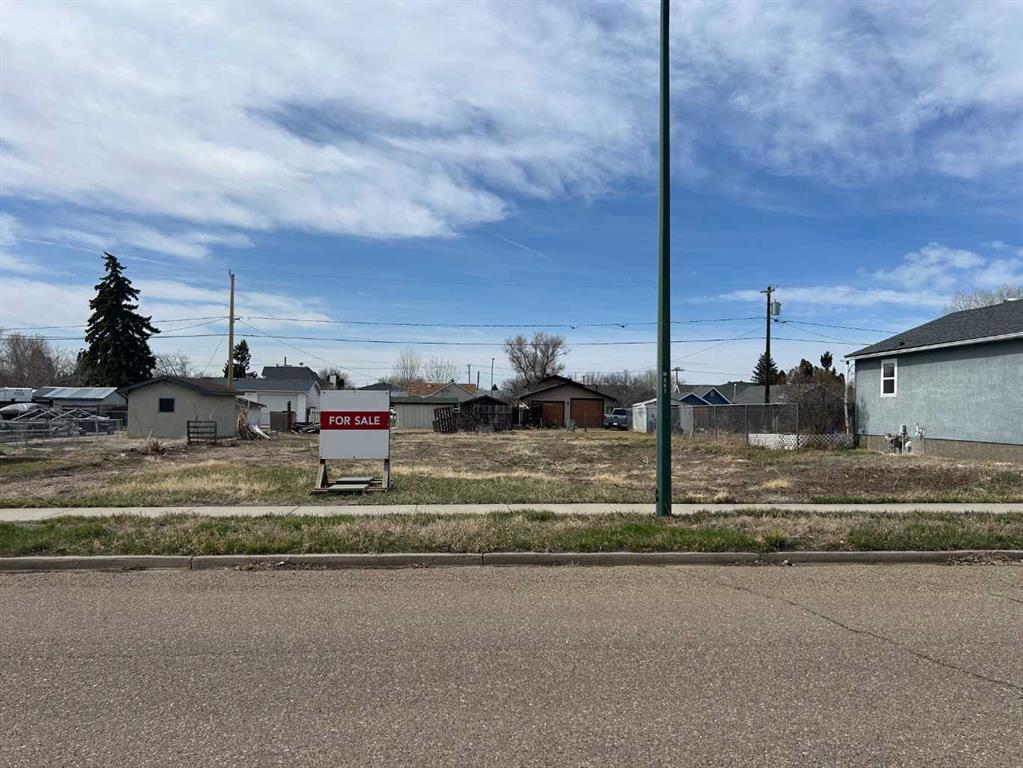 Picture of 520 2 Street SE, Redcliff Real Estate Listing