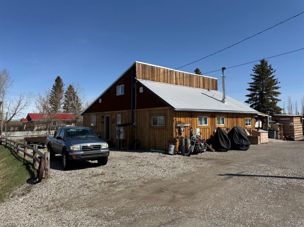 Picture of 205 Hamilton Avenue , Lundbreck Real Estate Listing