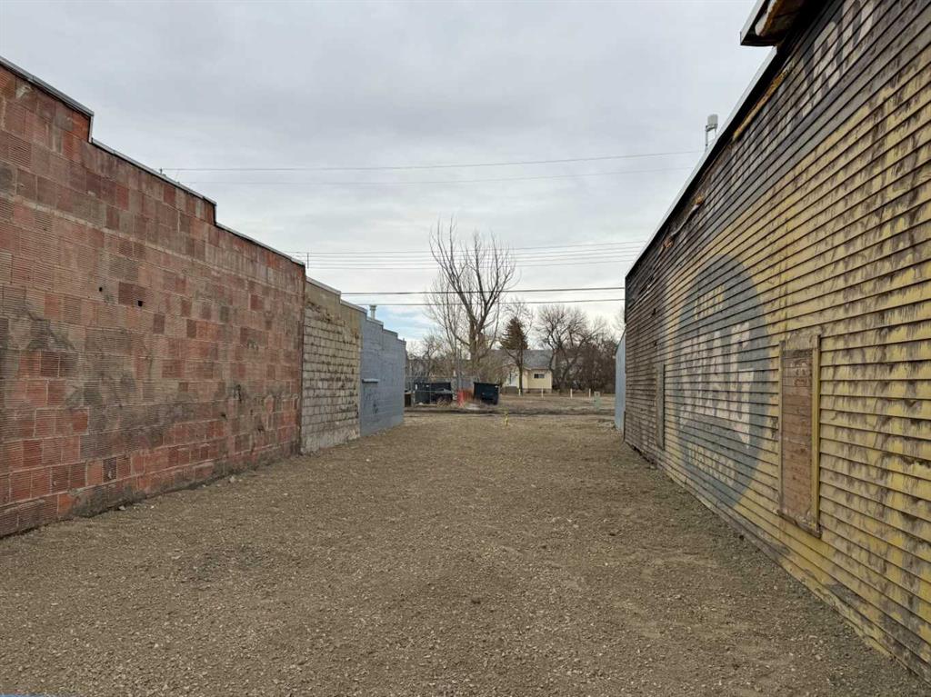 Picture of 213 Centre Street , Vulcan Real Estate Listing