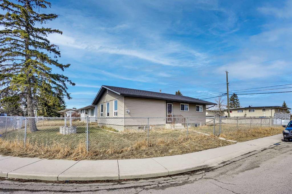 Picture of 1004 Penrith Crescent SE, Calgary Real Estate Listing