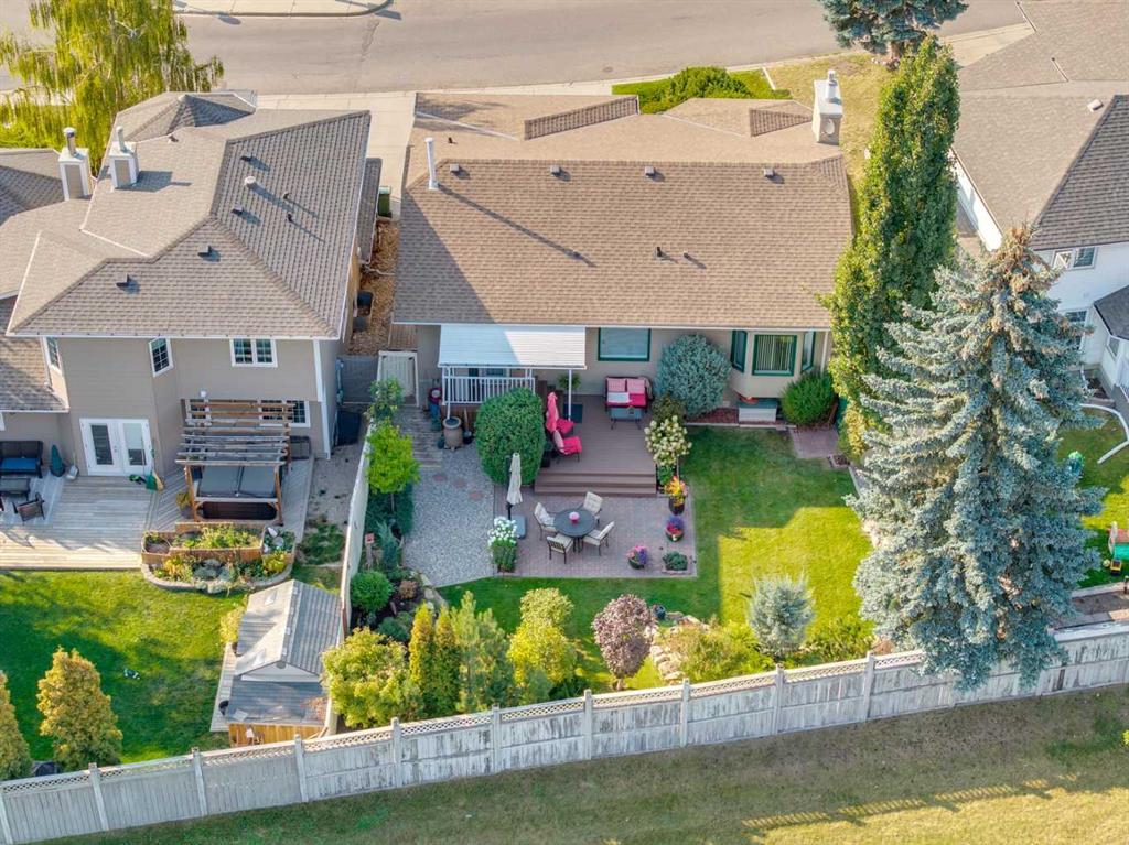 Picture of 8 Douglas Woods View SE, Calgary Real Estate Listing