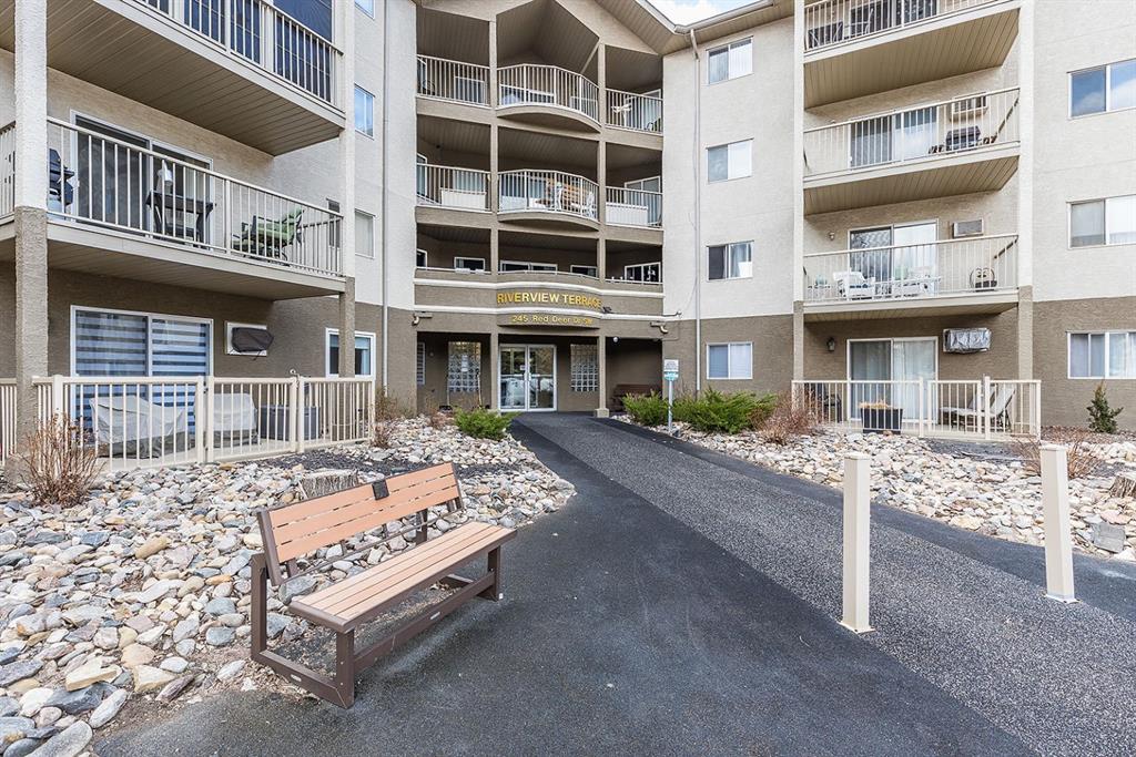 Picture of 302, 245 Red Deer Drive SW, Medicine Hat Real Estate Listing
