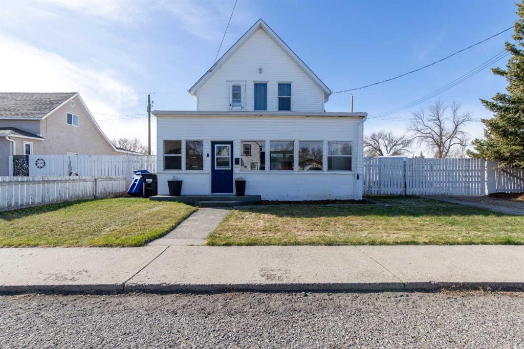Picture of 446 21 Street , Fort Macleod Real Estate Listing