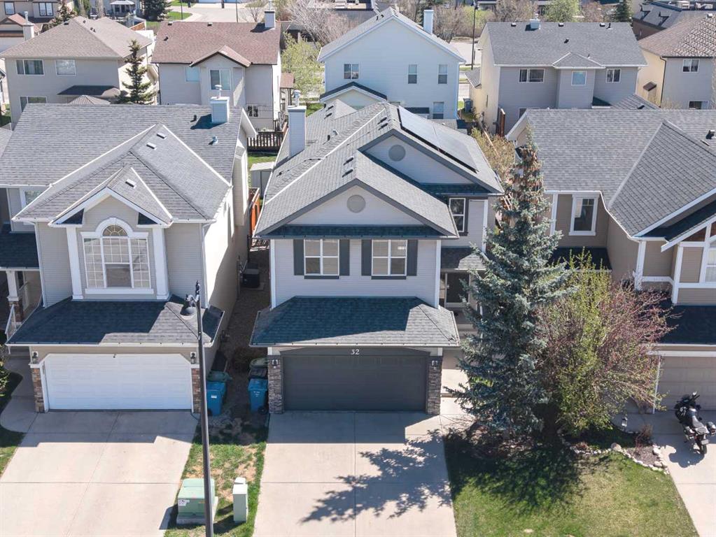 Picture of 32 Cougarstone Square SW, Calgary Real Estate Listing