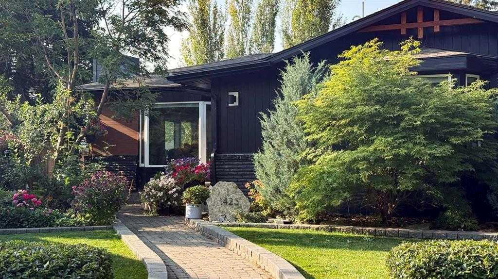 Picture of 1423 18 Street NE, Calgary Real Estate Listing