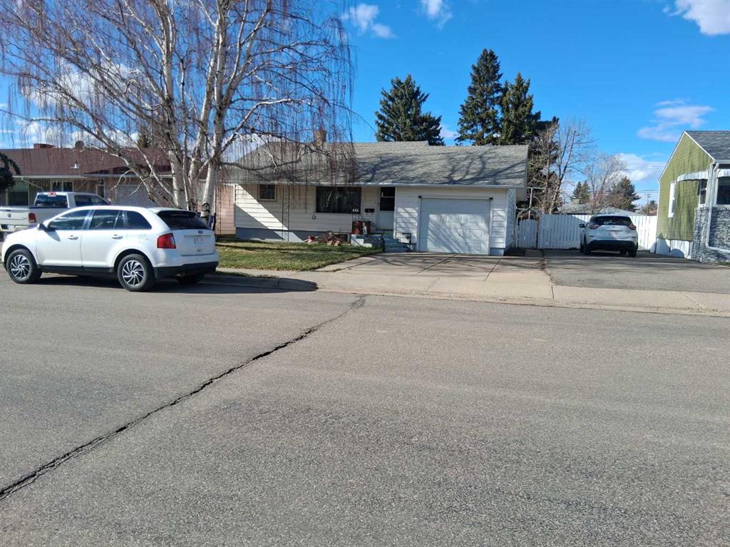 Picture of 422 50TH AVE EAST Avenue E, Claresholm Real Estate Listing