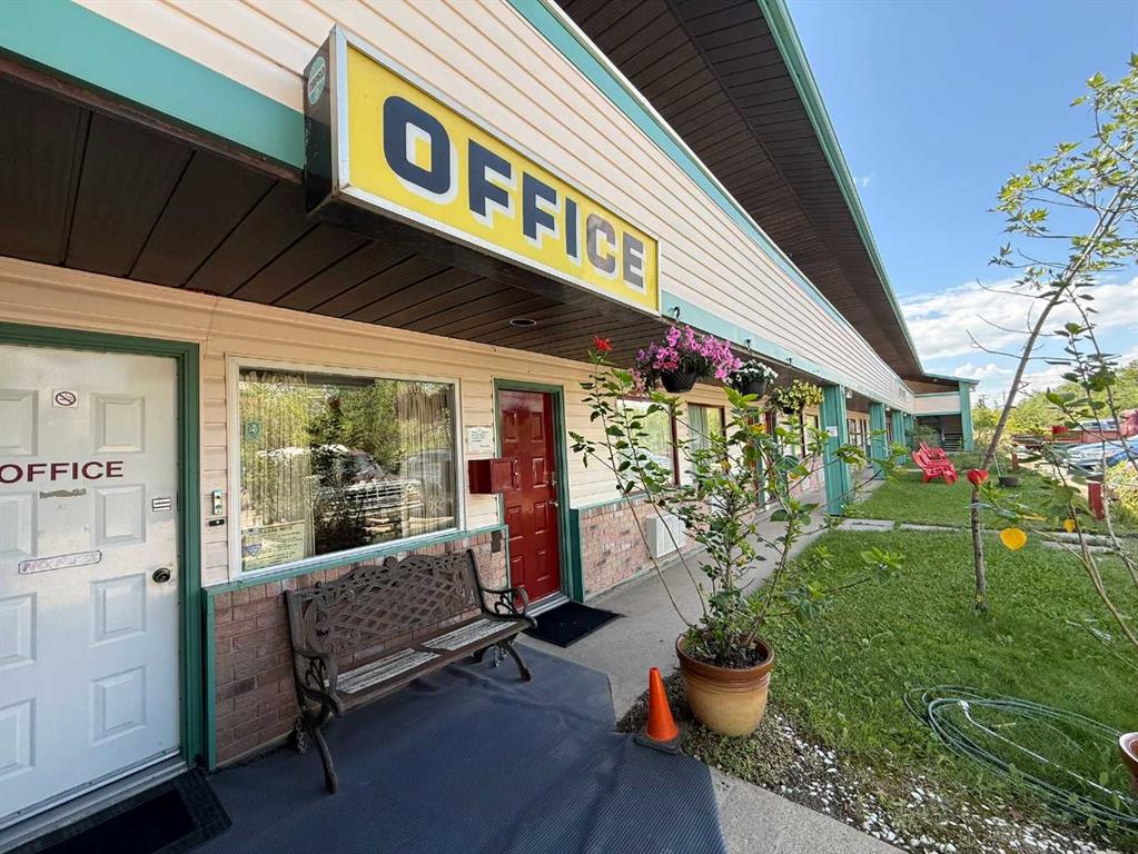 Picture of 703 9 Highway S, Drumheller Real Estate Listing