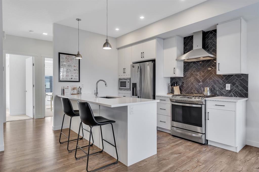 Picture of 516 Greenbriar Common NW, Calgary Real Estate Listing