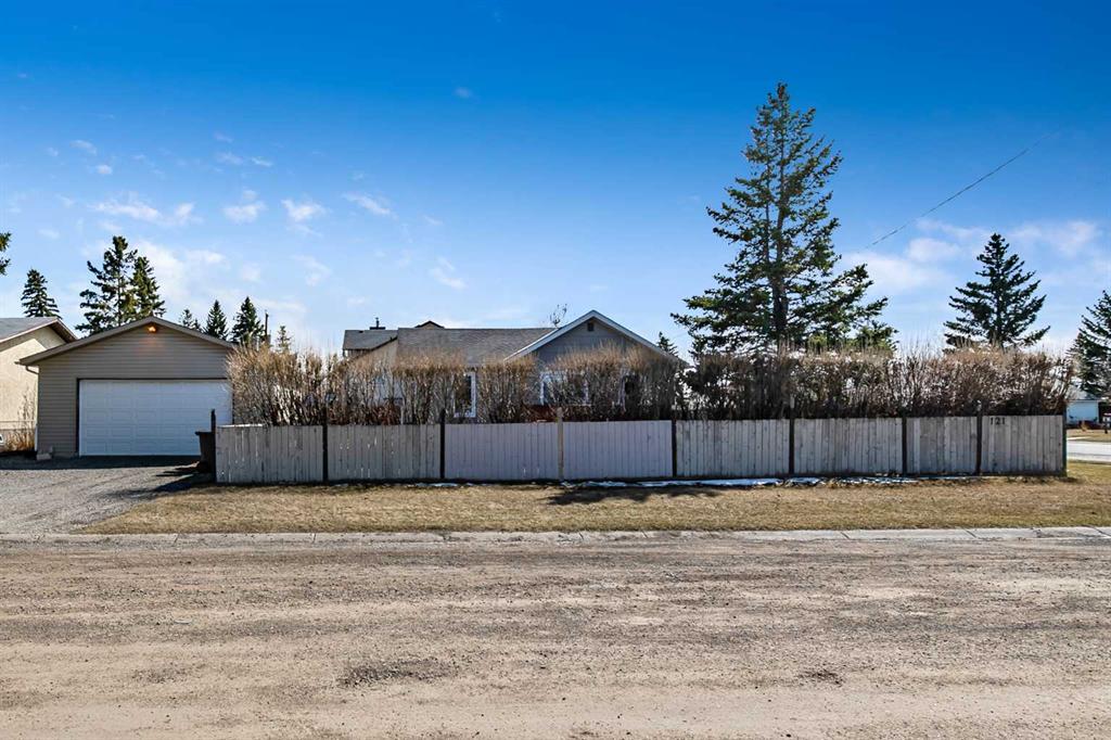 Picture of 121 2 Avenue SW, Diamond Valley Real Estate Listing