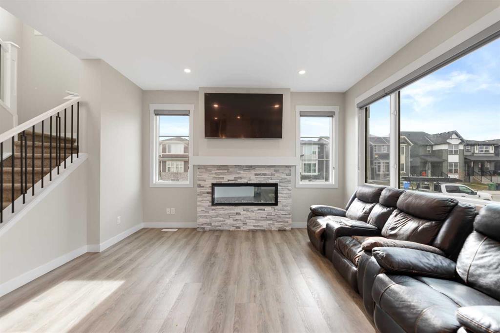 Picture of 7 Corner Glen Common NE, Calgary Real Estate Listing