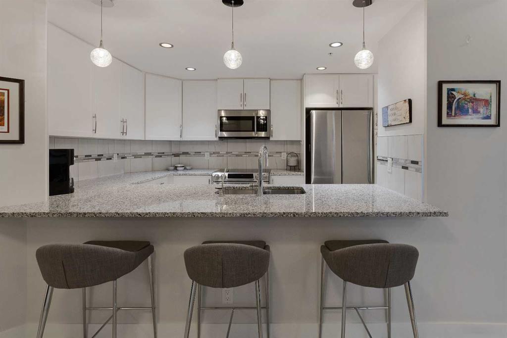 Picture of 109, 32 Varsity Estates Circle NW, Calgary Real Estate Listing