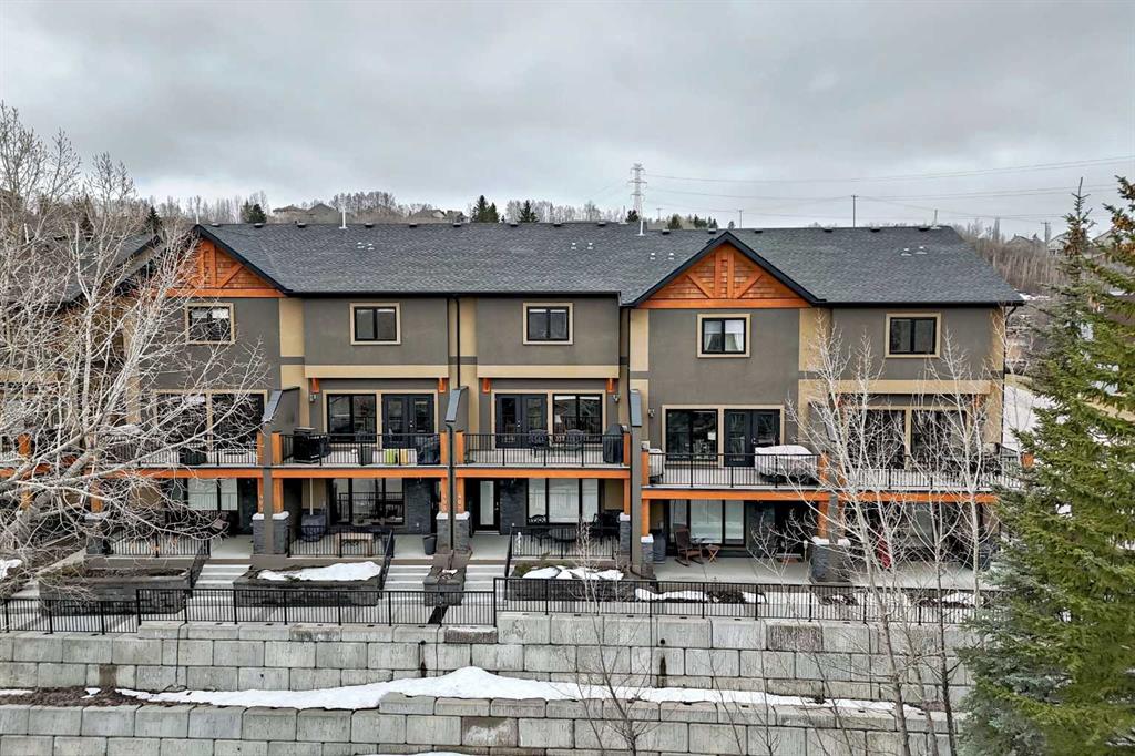 Picture of 405 Valley Ridge Manor NW, Calgary Real Estate Listing