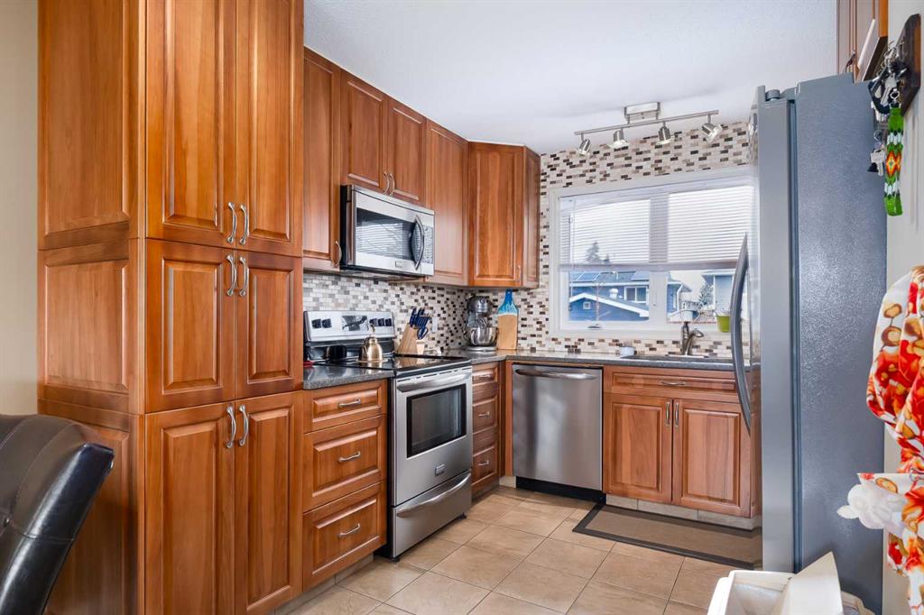 Picture of 60 Doverview Place SE, Calgary Real Estate Listing