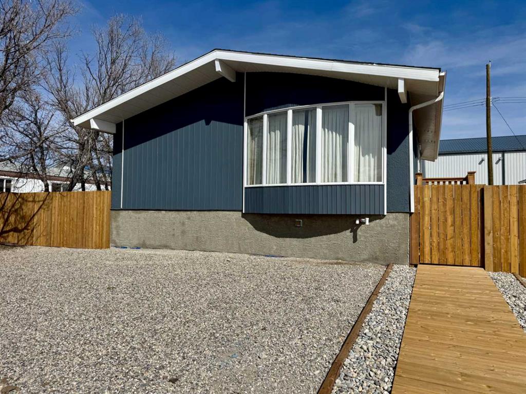 Picture of 327 11 Street , Fort Macleod Real Estate Listing