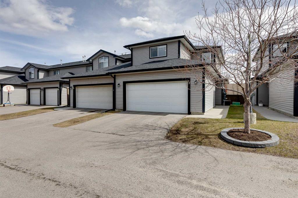 Picture of 15, 102 Canoe Square SW, Airdrie Real Estate Listing