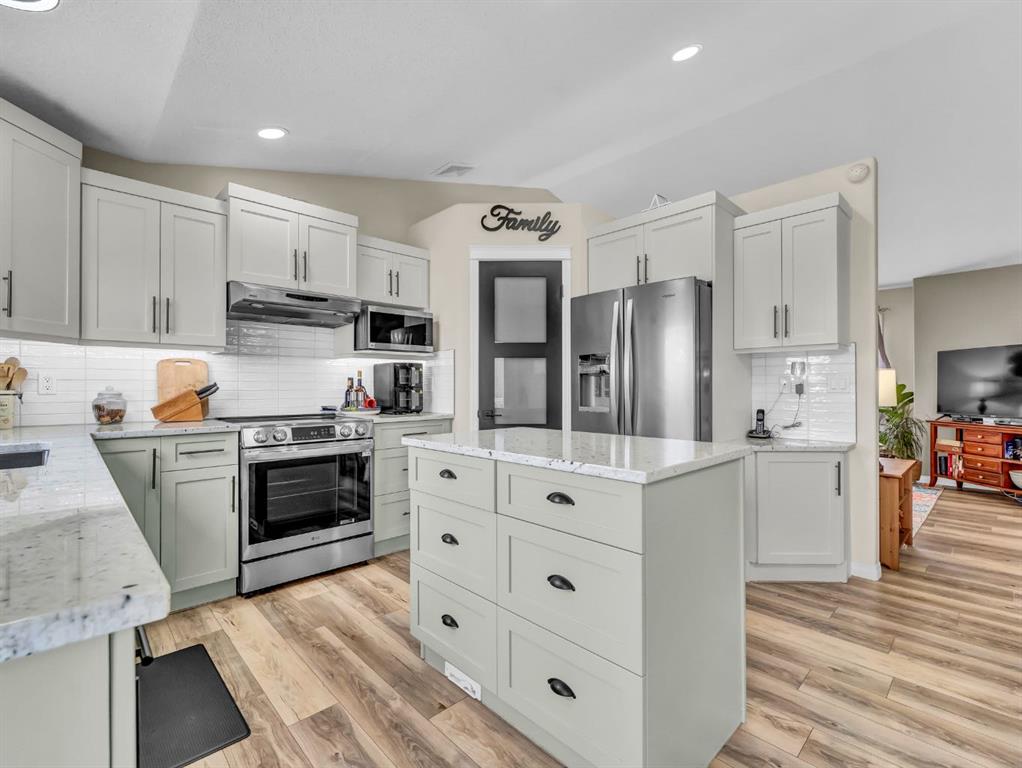Picture of 113 Vista Road SE, Medicine Hat Real Estate Listing