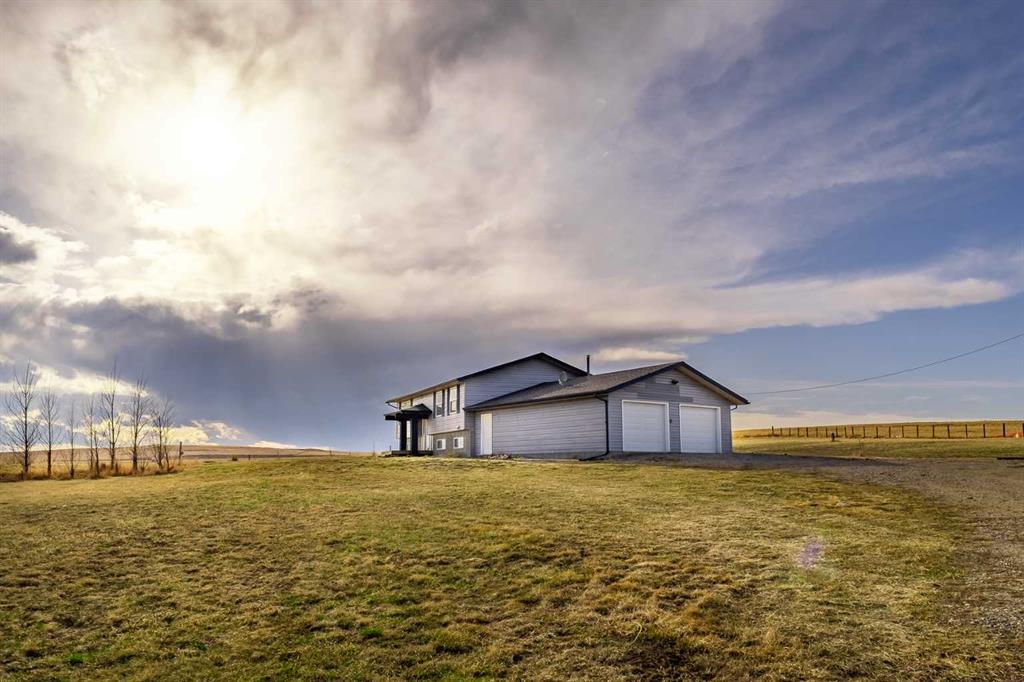 Picture of 221006 Range Road 212  , Rural Wheatland County Real Estate Listing