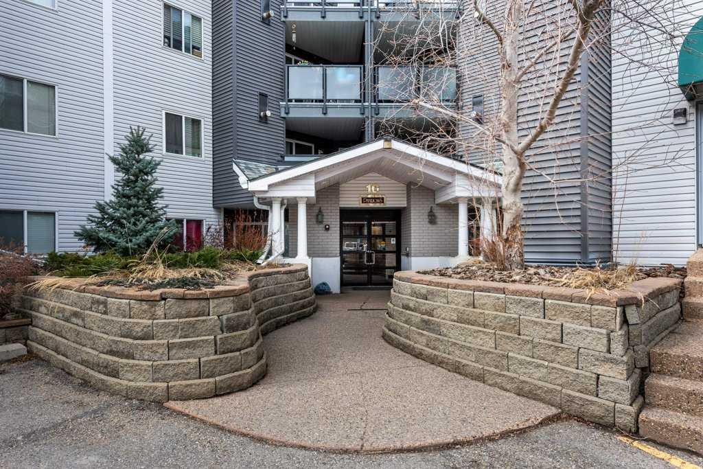 Picture of 119, 10 Sierra Morena Mews SW, Calgary Real Estate Listing