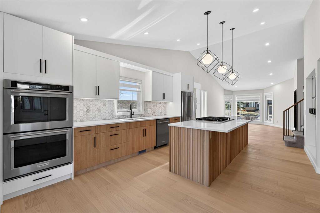Picture of 42 Sunvista Crescent SE, Calgary Real Estate Listing
