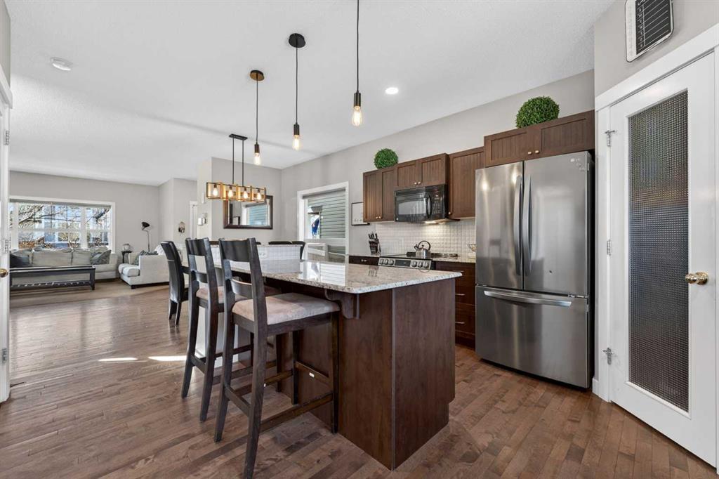 Picture of 50 Silverado Plains Circle SW, Calgary Real Estate Listing