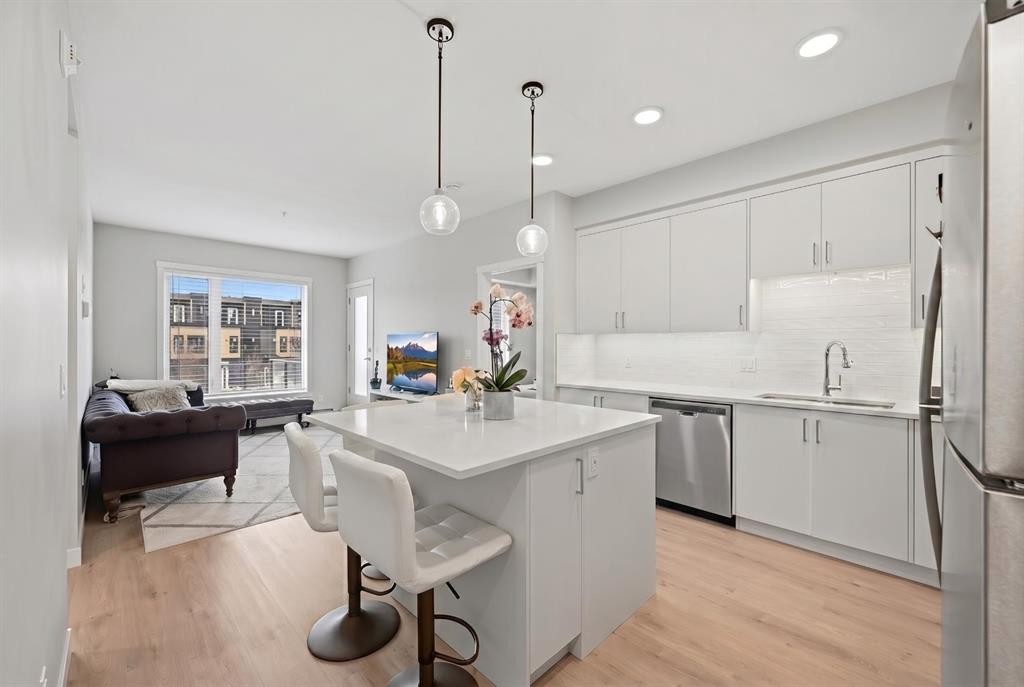 Picture of 104, 660 Shawnee Square SW, Calgary Real Estate Listing