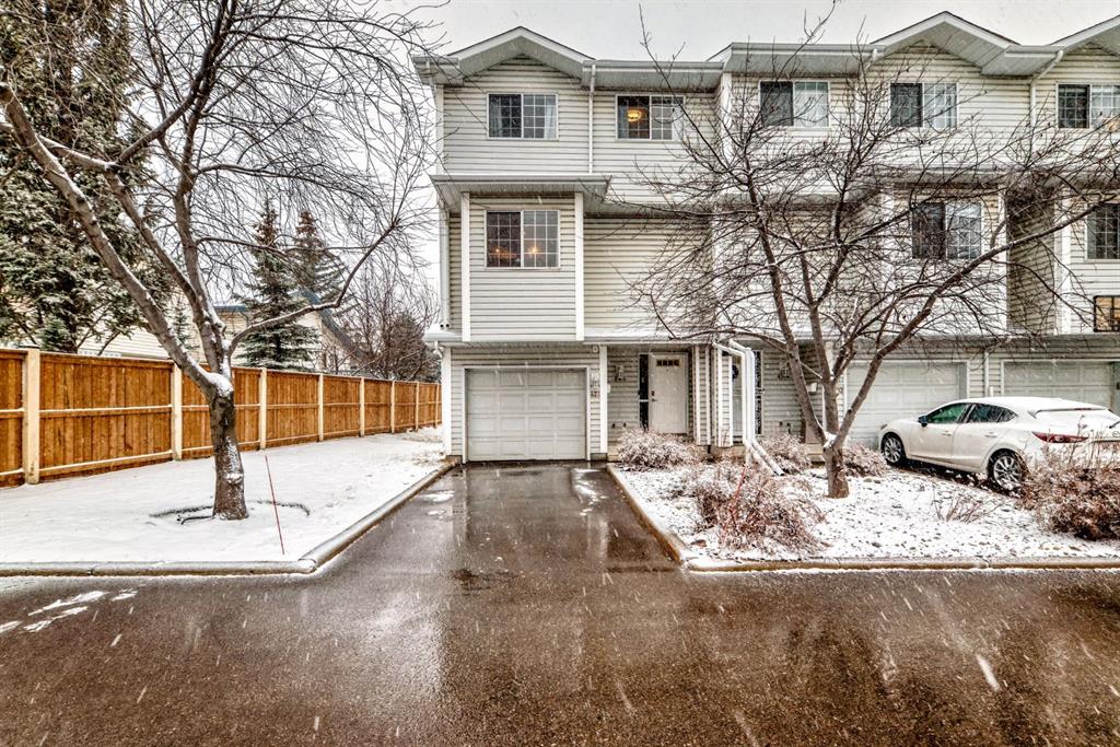 Picture of 424 Hawkstone Manor NW, Calgary Real Estate Listing
