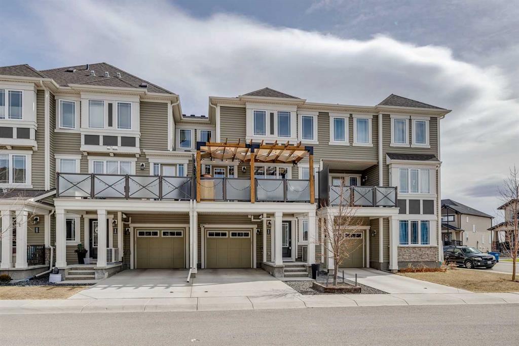 Picture of 230 Hillcrest Gardens SW, Airdrie Real Estate Listing