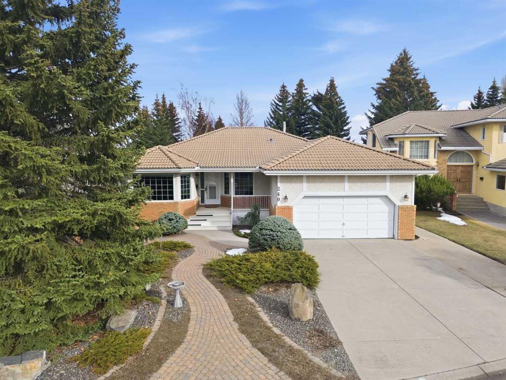 Picture of 240 Varsity Estates Terrace NW, Calgary Real Estate Listing