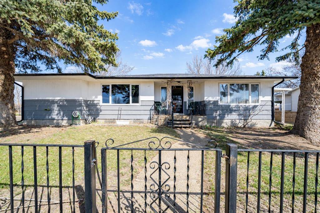 Picture of 202 3 Avenue E, Bow Island Real Estate Listing